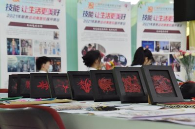 廣州紡校 一針一線藏雅韻，一染一畫雕匠心